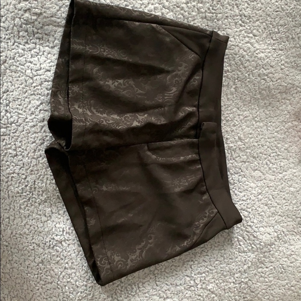 Light leak crown - Black flora design shorts